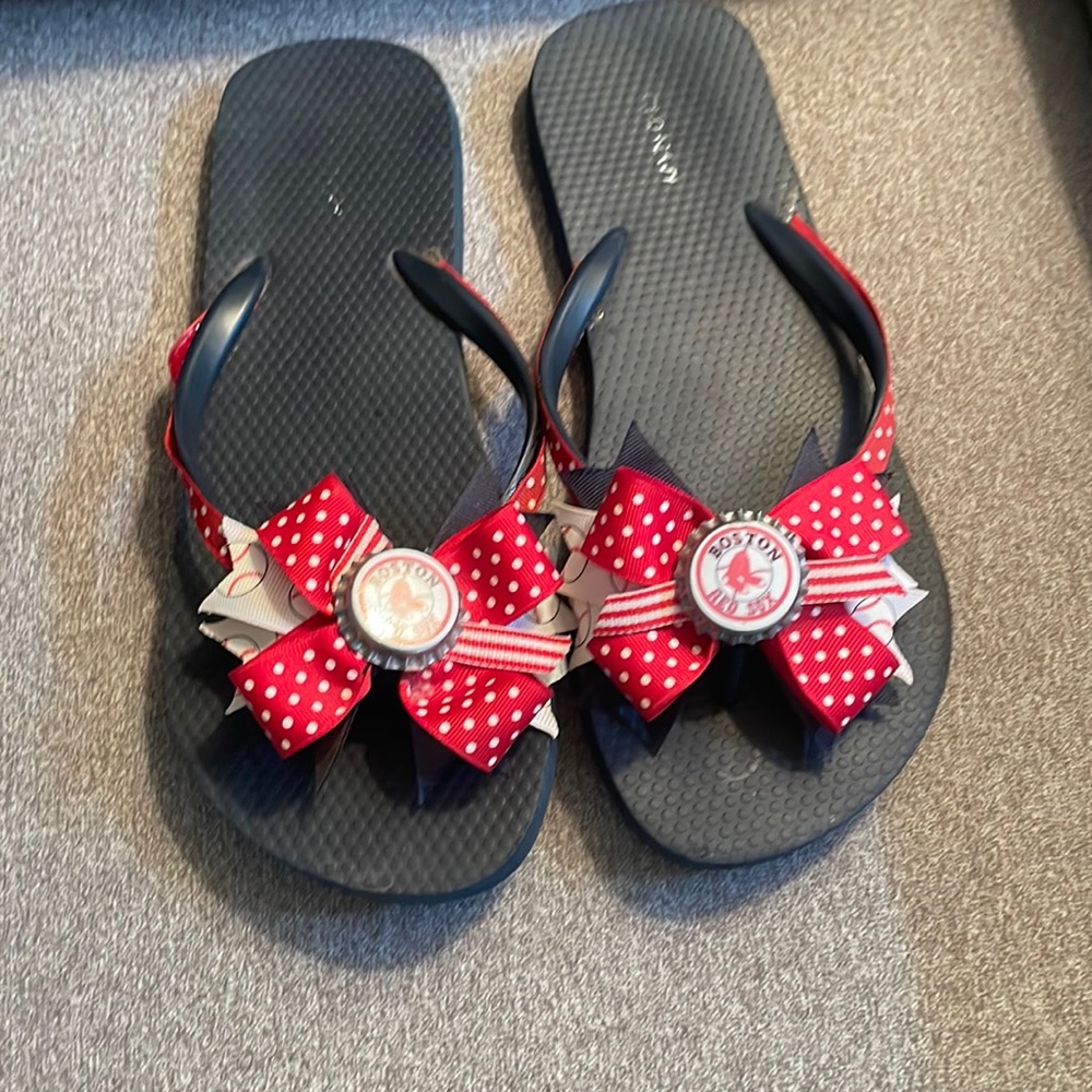 Red Sox blue flip flops with polka dot bows and Red Sox center